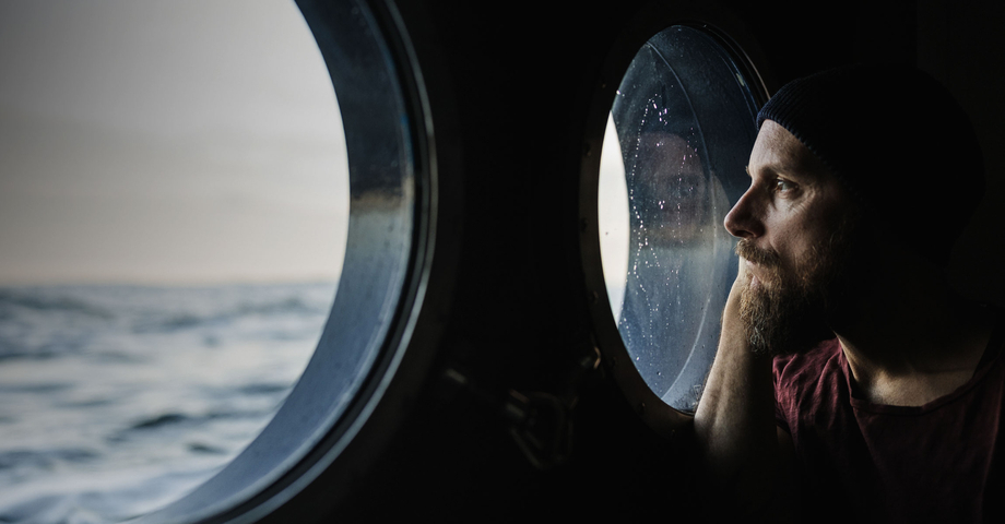 man-looking-at-the-sea